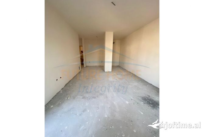 Shtepi ne shitje Apartament ne Tirane, 2+1, Mobilimi Bosh, pa mobiluar, Pagesa 149,600  Euro.