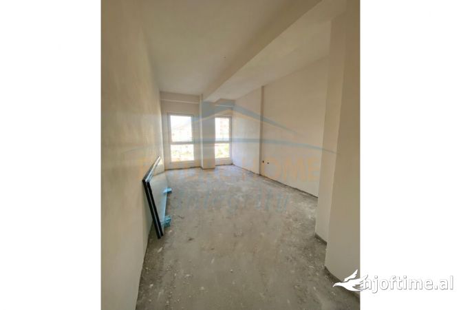 Shtepi ne shitje Apartament ne Tirane, 2+1, Mobilimi Bosh, pa mobiluar, Pagesa 149,600  Euro.