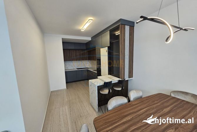 Shtepi me qera 2+1 ne Tirane - 1,800 Euro