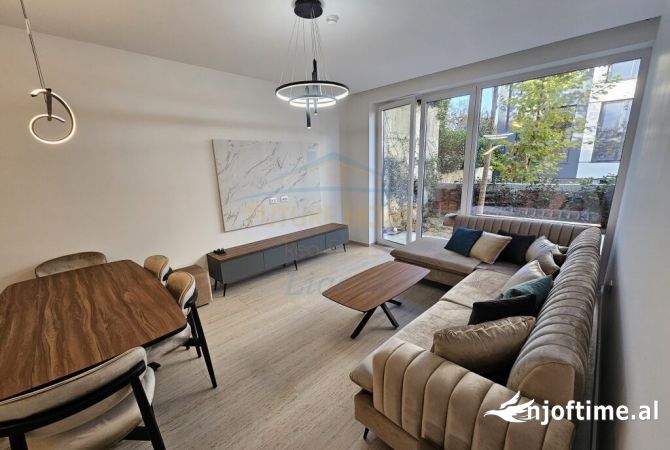 Shtepi me qera 2+1 ne Tirane - 1,800 Euro