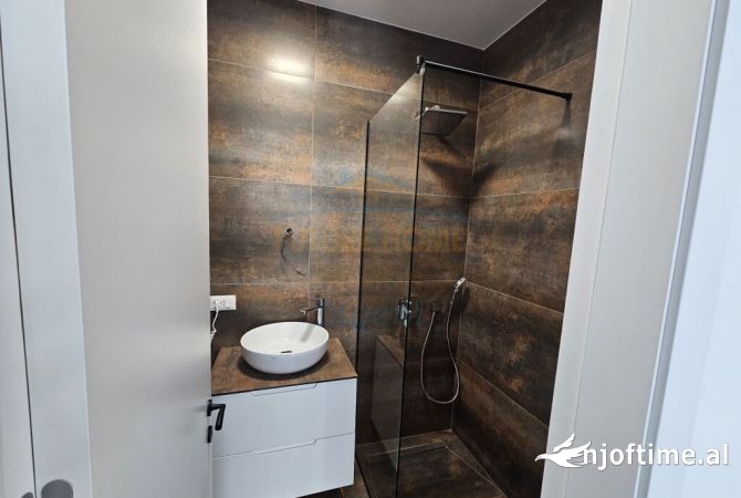 Shtepi me qera Apartament ne Tirane, 2+1, Mobilimi E mobiluar, Pagesa 1,800  Euro.