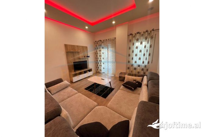 Shtepi me qera Apartament ne Tirane, 2+1, Mobilimi E mobiluar, Pagesa 700  Euro.