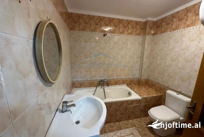 Shtepi me qera Apartament ne Tirane, 2+1, Mobilimi E mobiluar, Pagesa 800  Euro.