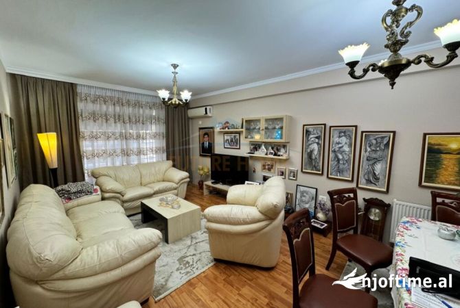 Shtepi ne shitje Apartament ne Tirane, 2+1, Mobilimi E mobiluar, Pagesa 292,200  Euro.