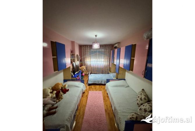 Shtepi ne shitje Apartament ne Tirane, 2+1, Mobilimi E mobiluar, Pagesa 292,200  Euro.