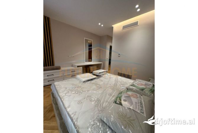 Shtepi me qera Apartament ne Tirane, 3+1, Mobilimi E mobiluar, Pagesa 2,500  Euro.