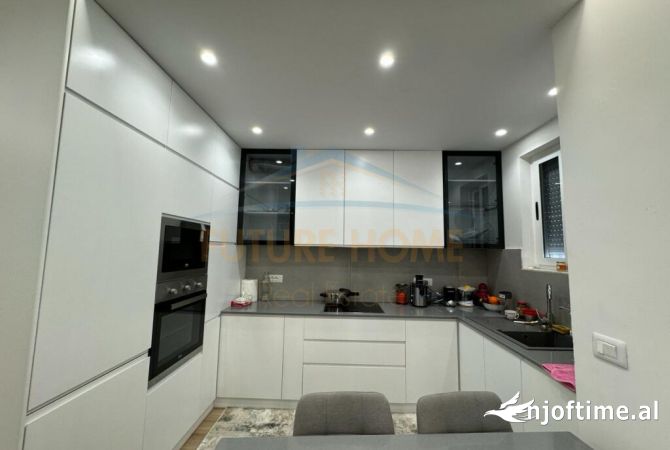 Shtepi me qera Apartament ne Tirane, 2+1, Mobilimi E mobiluar, Pagesa 1,200  Euro.