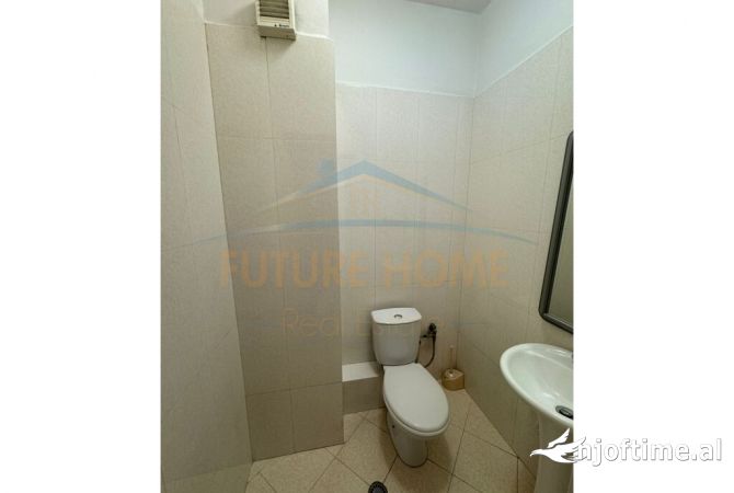 Shtepi ne shitje Apartament ne Tirane, 2+1, Mobilimi Pjeserisht e mobiluar, Pagesa 200,000  Euro.