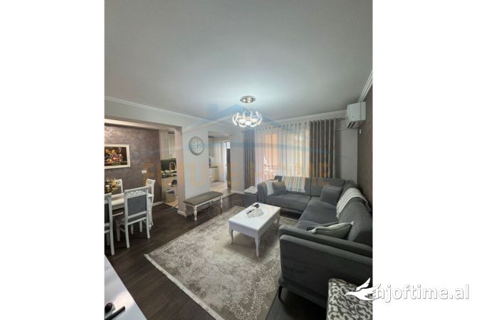 Shtepi ne shitje Apartament ne Tirane, 2+1, Mobilimi E mobiluar, Pagesa 295,000  Euro.