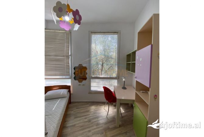 Shtepi me qera Apartament ne Tirane, 3+1, Mobilimi E mobiluar, Pagesa 600  Euro.