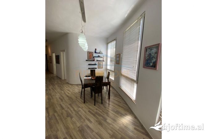 Shtepi me qera Apartament ne Tirane, 3+1, Mobilimi E mobiluar, Pagesa 600  Euro.