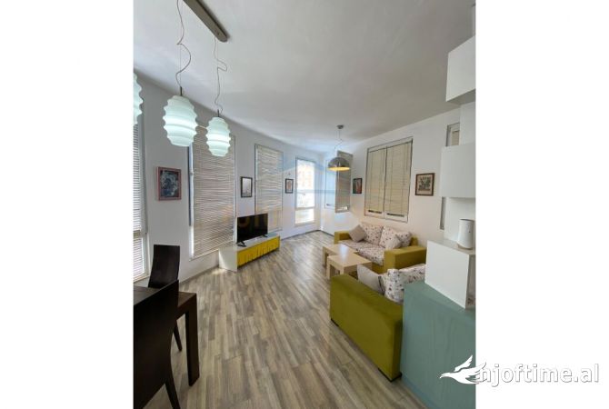 Shtepi me qera Apartament ne Tirane, 3+1, Mobilimi E mobiluar, Pagesa 600  Euro.