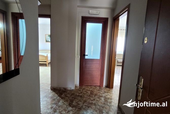 Shtepi me qera Apartament ne Tirane, 2+1, Mobilimi E mobiluar, Pagesa 550  Euro.