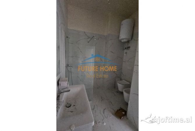 Shtepi ne shitje Apartament ne Tirane, 1+1, Mobilimi Bosh, pa mobiluar, Pagesa 200,000  Euro.