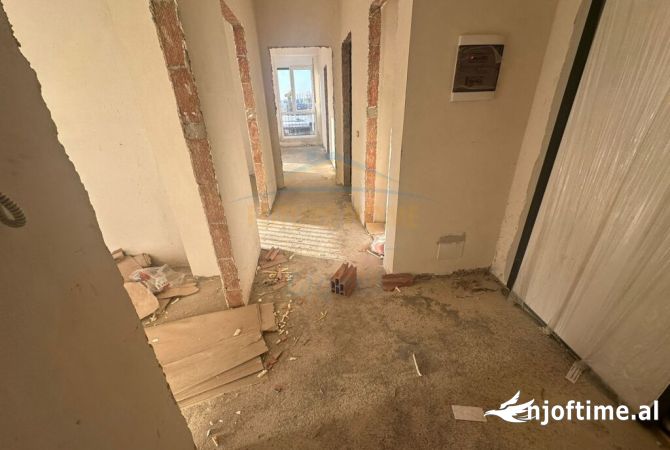 Shtepi ne shitje Apartament ne Tirane, 3+1, Mobilimi Bosh, pa mobiluar, Pagesa 235,000  Euro.