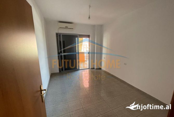 Shtepi ne shitje Apartament ne Tirane, 2+1, Mobilimi E mobiluar, Pagesa 157,000  Euro.