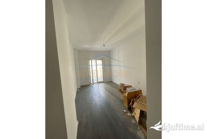 Shtepi ne shitje Apartament ne Tirane, 2+1, Mobilimi Bosh, pa mobiluar, Pagesa 256,850  Euro.