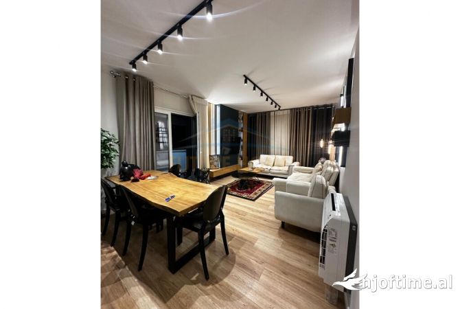 Shtepi me qera Apartament ne Tirane, 2+1, Mobilimi E mobiluar, Pagesa 1,000  Euro.