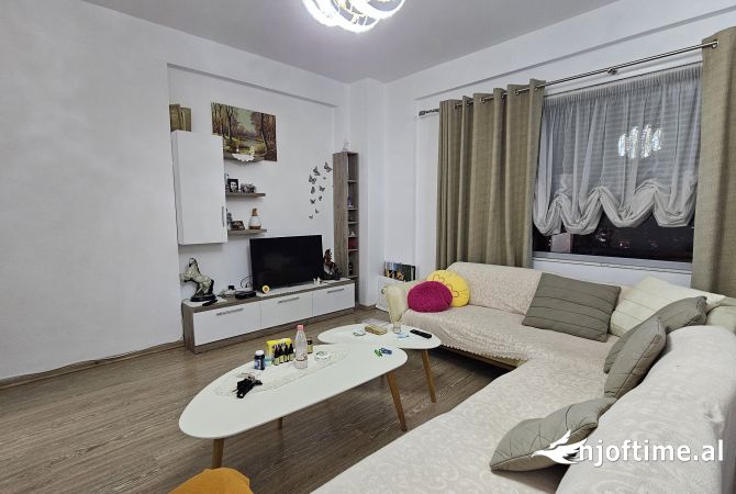 Shtepi ne shitje Apartament ne Tirane, 2+1, Mobilimi E mobiluar, Pagesa 195,000  Euro.
