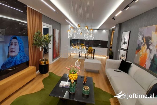 Shtepi me qera 2+1 ne Tirane - 1,000 Euro