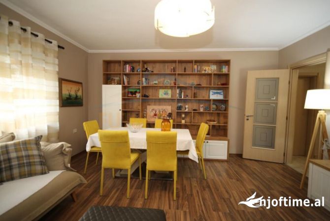 Shtepi me qera Apartament ne Tirane, 2+1, Mobilimi E mobiluar, Pagesa 750  Euro.