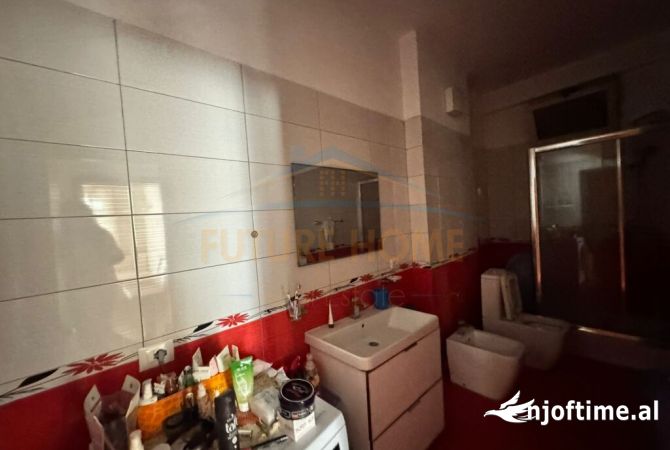 Shtepi ne shitje Apartament ne Tirane, 2+1, Mobilimi E mobiluar, Pagesa 130,000  Euro.