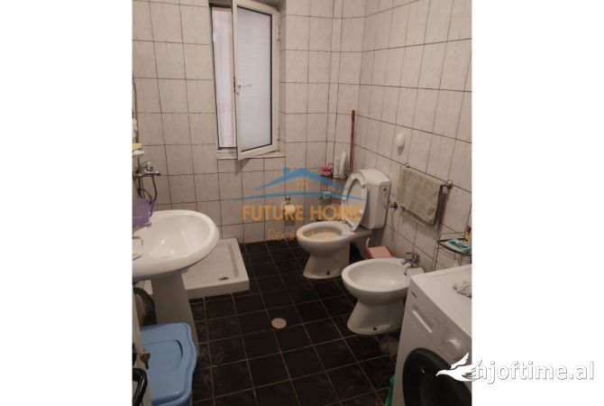 Shtepi ne shitje Apartament ne Tirane, 2+1, Mobilimi E mobiluar, Pagesa 170,000  Euro.
