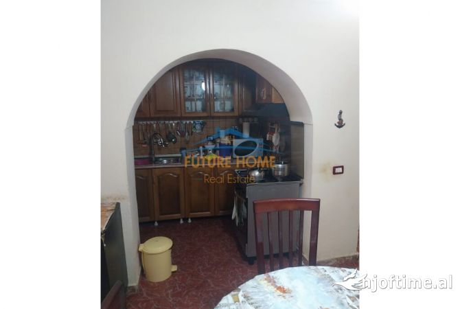 Shtepi ne shitje Apartament ne Tirane, 2+1, Mobilimi E mobiluar, Pagesa 170,000  Euro.