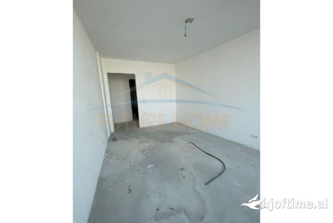 Apartment for sale in Tirana 3+1, Emty