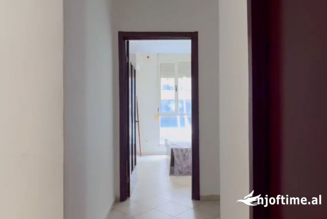 Shtepi ne shitje Apartament ne Tirane, 2+1, Mobilimi Bosh, pa mobiluar, Pagesa 175,000  Euro.