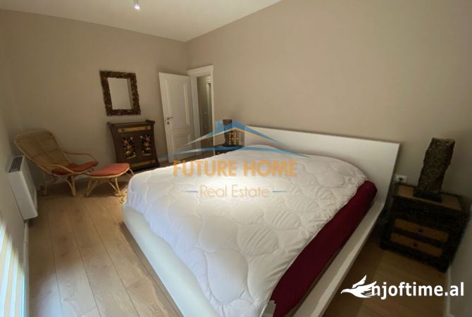 Shtepi me qera Apartament ne Tirane, 4+1, Mobilimi E mobiluar, Pagesa 1,300  Euro.