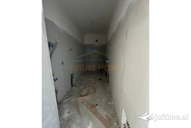 Shtepi ne shitje Apartament ne Tirane, 2+1, Mobilimi Bosh, pa mobiluar, Pagesa 261,250  Euro.