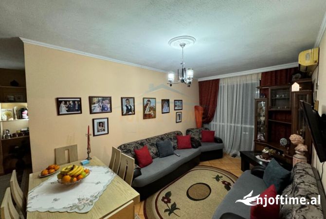 Shtepi ne shitje Apartament ne Tirane, 3+1, Mobilimi E mobiluar, Pagesa 165,000  Euro.