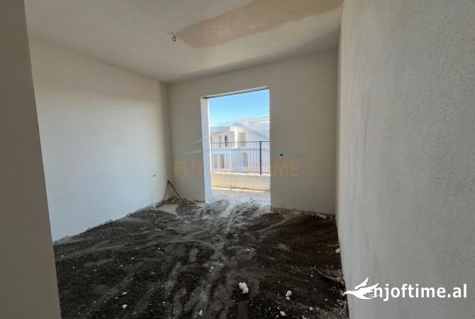 Shtepi ne shitje Apartament ne Tirane, 2+1, Mobilimi Bosh, pa mobiluar, Pagesa 112,800  Euro.