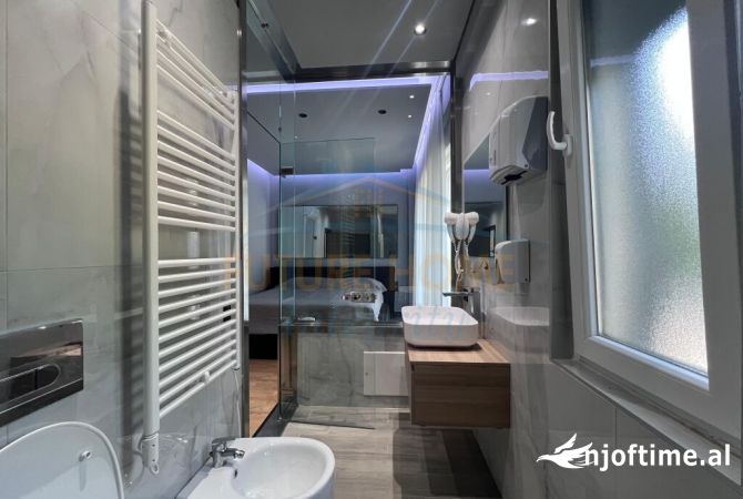 Shtepi me qera Vila Luksoze ne Durres, 4+1, Mobilimi E mobiluar, Pagesa 7,500  Euro.