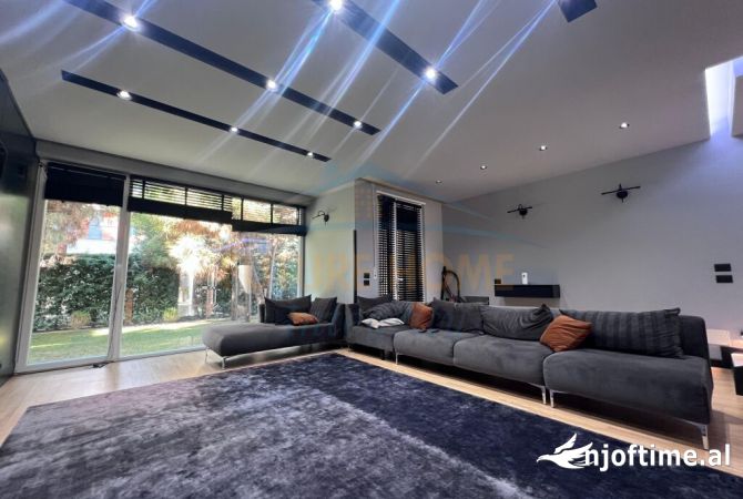 Shtepi me qera Vila Luksoze ne Durres, 4+1, Mobilimi E mobiluar, Pagesa 7,500  Euro.