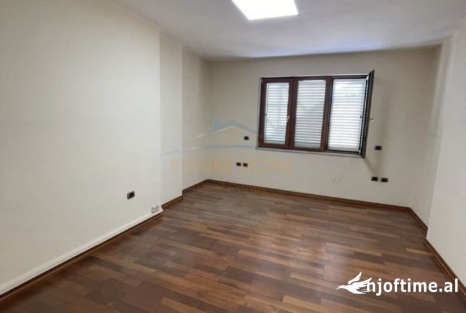 Shtepi me qera 4+1 ne Tirane - 2,000 Euro