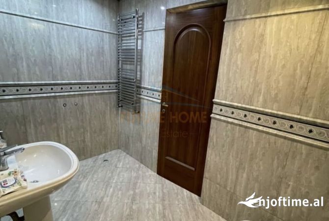 Shtepi me qera Apartament ne Tirane, 4+1, Mobilimi Bosh, pa mobiluar, Pagesa 2,000  Euro.