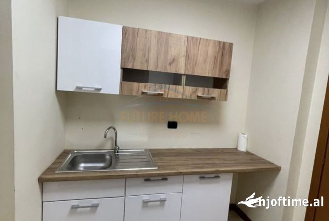 Shtepi me qera Apartament ne Tirane, 4+1, Mobilimi Bosh, pa mobiluar, Pagesa 2,000  Euro.