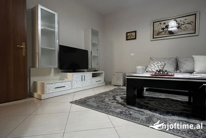 Shtepi me qera Apartament ne Tirane, 1+1, Mobilimi E mobiluar, Pagesa 450  Euro.