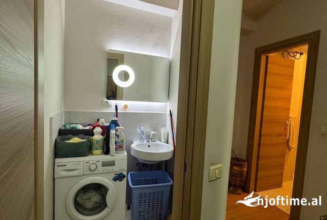 Shtepi ne shitje Apartament ne Tirane, 3+1, Mobilimi Bosh, pa mobiluar, Pagesa 280,000  Euro.