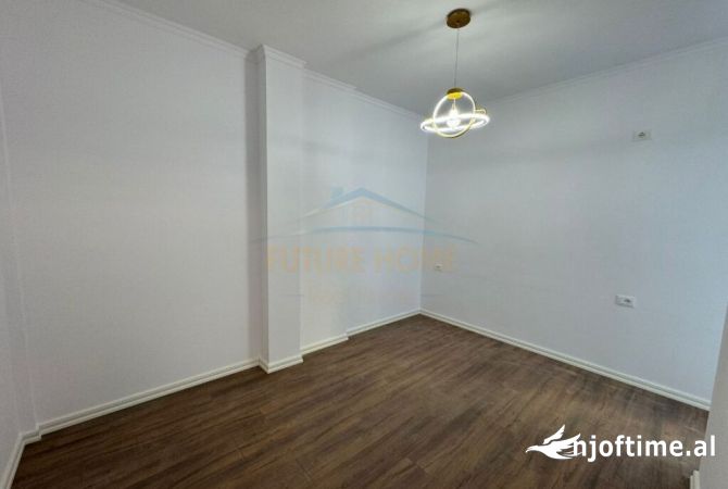 Shtepi ne shitje Apartament ne Tirane, 1+1, Mobilimi Bosh, pa mobiluar, Pagesa 119,000  Euro.