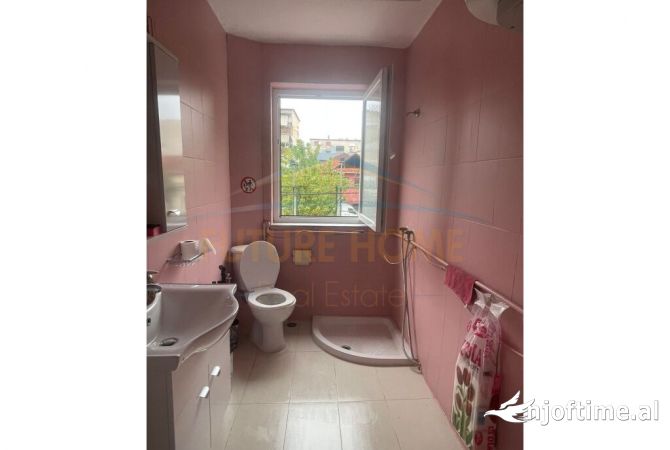 Shtepi me qera Apartament ne Tirane, 2+1, Mobilimi Bosh, pa mobiluar, Pagesa 800  Euro.