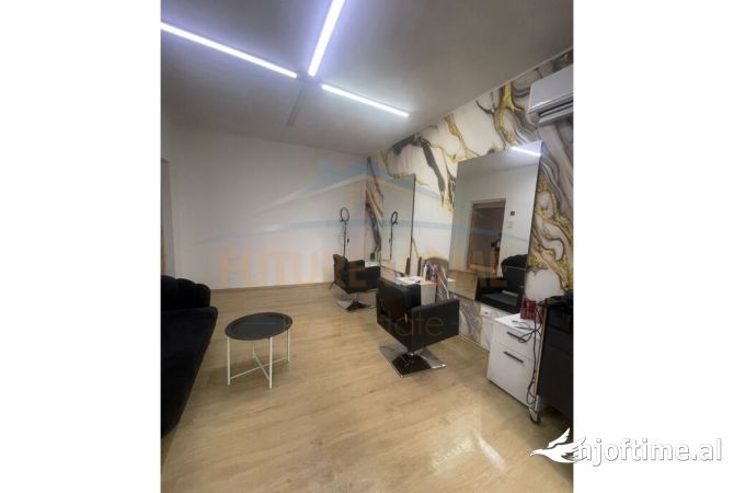 Shtepi me qera Apartament ne Tirane, 2+1, Mobilimi Bosh, pa mobiluar, Pagesa 800  Euro.