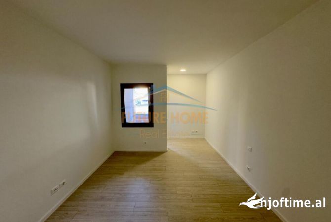 Shtepi me qera Apartament ne Tirane, 2+1, Mobilimi Bosh, pa mobiluar, Pagesa 2,200  Euro.