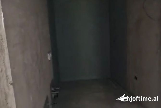 Shtepi ne shitje Apartament ne Tirane, 2+1, Mobilimi Bosh, pa mobiluar, Pagesa 405,000  Euro.