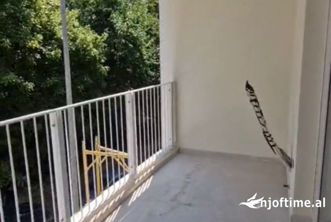 Shtepi ne shitje Apartament ne Tirane, 2+1, Mobilimi Bosh, pa mobiluar, Pagesa 405,000  Euro.