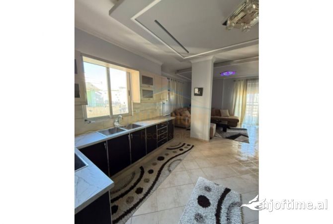 Shtepi me qera 2+1 ne Tirane - 800 Euro