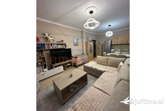 Shtepi ne shitje Apartament ne Tirane, 2+1, Mobilimi E mobiluar, Pagesa 123,000  Euro.