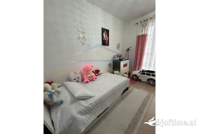 Shtepi ne shitje Apartament ne Tirane, 2+1, Mobilimi E mobiluar, Pagesa 123,000  Euro.